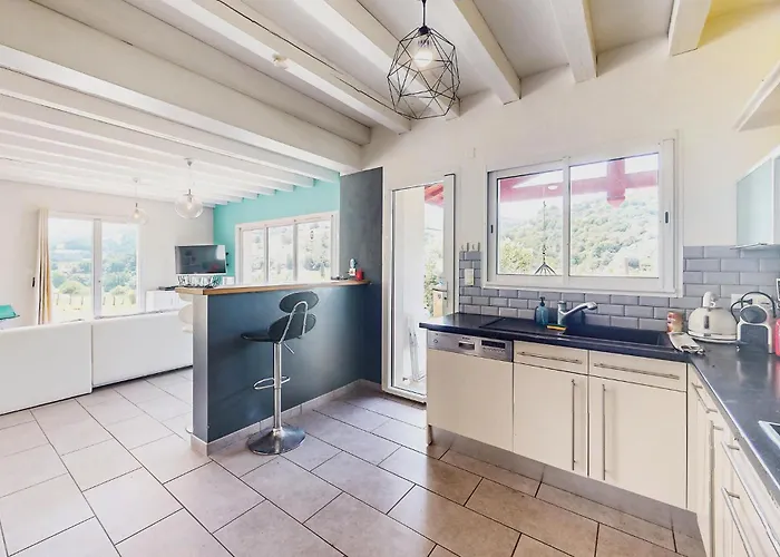 Belle Maison Vue Montagnes بيت للعطل