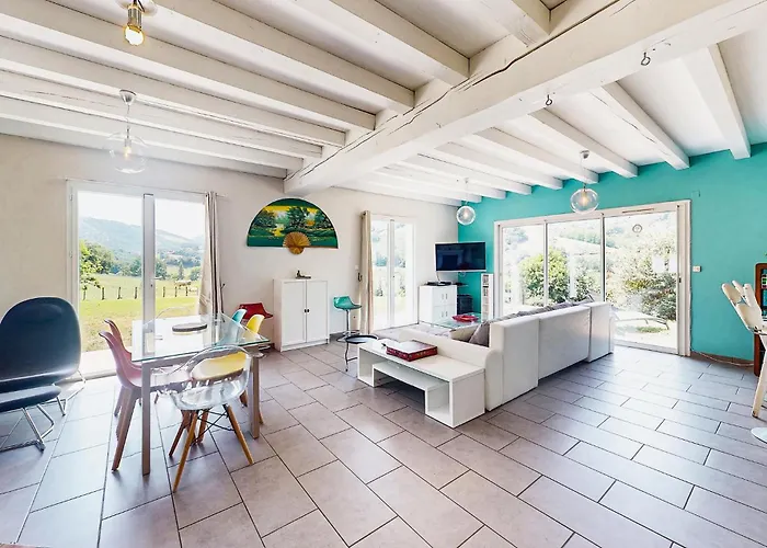 Belle Maison Vue Montagnes * بيداري